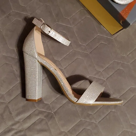 NIB Silver Strappy Heels - Picture 7 of 16